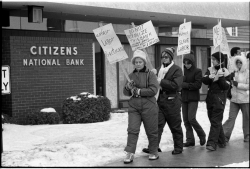 Willmar 8 on the picket line