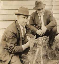 Photograph of Bert Onsgard with Billy the deer, Lake Superior Zoo, 1923.