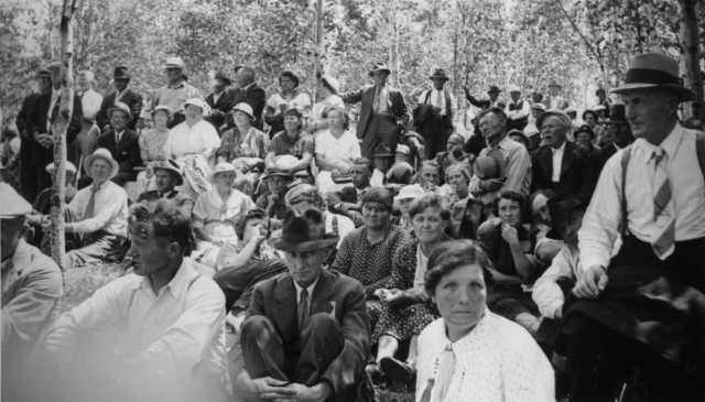 Black and white photograph of a crowd of Mesaba Co-op Park visitors on lawn, 1938.