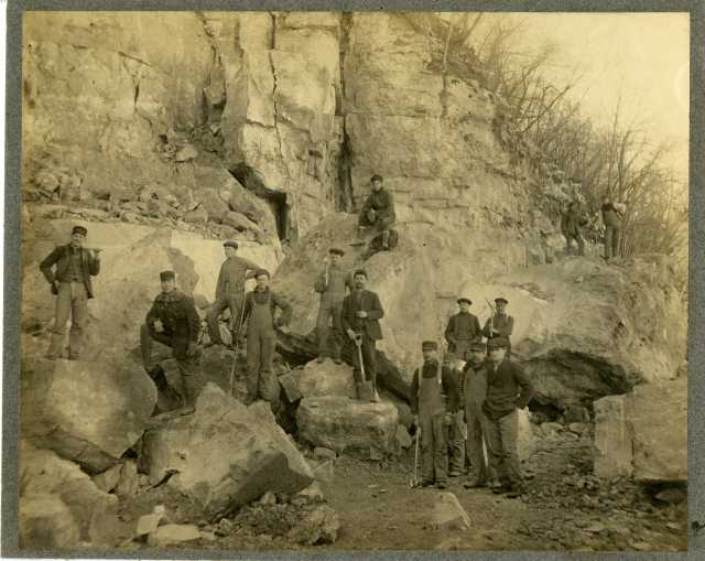 photograph of a group of quarrymen at Barn Bluff