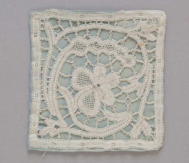 Dakota bobbin-lace doily