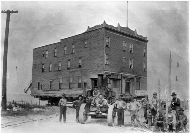 Colonial Hotel being moved to new site, Hibbing
