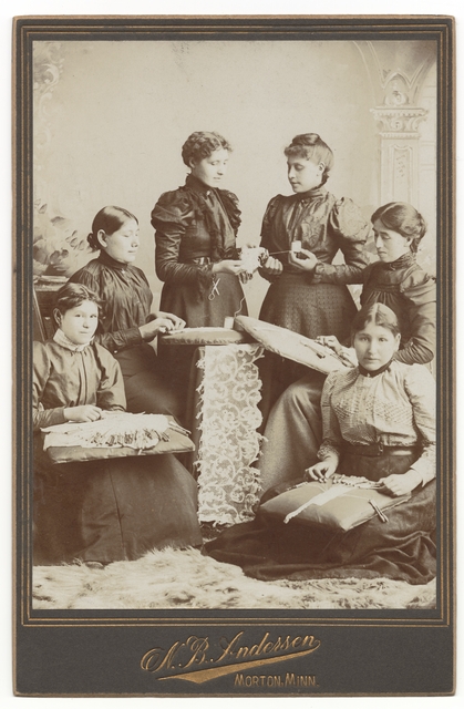 Dakota lace makers in Morton