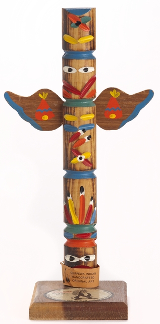 A souvenir totem pole, created ca. 1970, with a depiction of the Hamm’s bear. This piece is a good example of Hamm’s Brewing Company’s use of generic and often inaccurate Indigenous iconography in their advertising. Although this object was made by an Ojibwe family, totem-pole carving is not an Anishinaabe tradition; the art form is practiced by Indigenous groups on the West Coast of the United States and Canada, including the Haida, the Tlingit, and the Nuxalk.