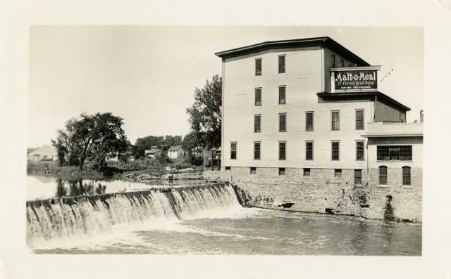 The Ames Mill in Northfield, Minnesota, shortly after the Campbell Cereal Company moved in, 1930. Used with the permission of Northfield Historical Society.