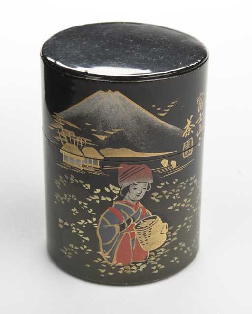 Loose-leaf tea container for a doll