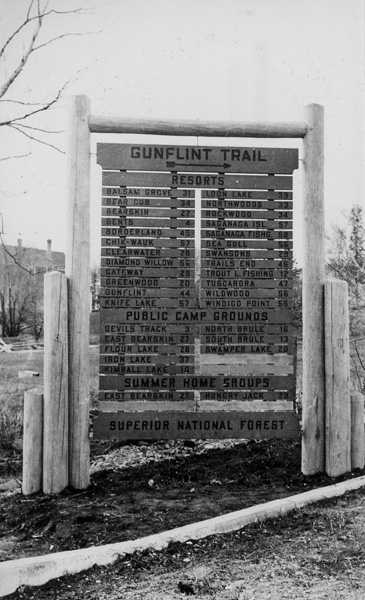 The entrance sign to the Gunflint Trail. Photographed on May 11, 1939, by the United States Department of Agriculture, Forest Service Region 9. Public domain.