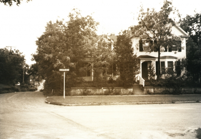 Front of the Shaw-Hammons house (302 Fremont Street, Anoka), August 1987. Photographer unknown. Used with the permission of Anoka County Historical Society.