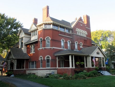 Color image of Clarence Johnston’s first Summit Avenue house, designed in 1883: the Addison Foster house at 490 Summit. Photograph by Paul Nelson, September 27, 2014.