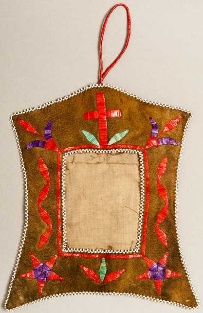 Color image of a Dakota hanging picture frame made of decorated leather, probably for the commercial market, c.1900. The frame was purchased at either the Lower Brule Agency or the Crow Creek Agency in South Dakota. 