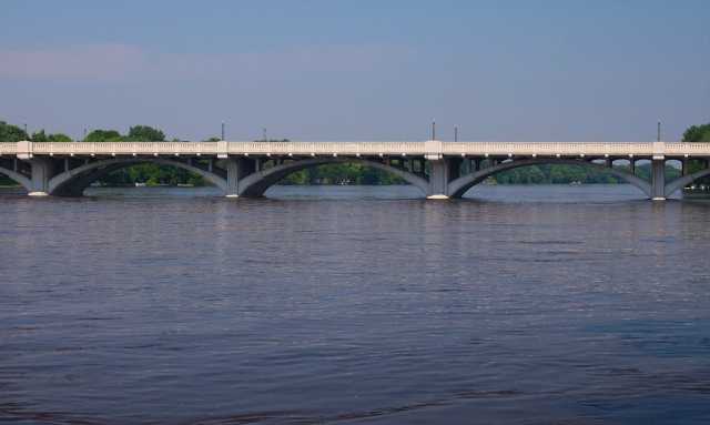 Color image of the Anoka–Champlin Mississippi River Bridge carrying U.S. Route 169, 2013. Photographed by Wikimedia Commons user McGhiever. 