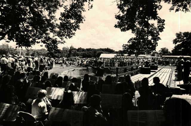 Black and white photograph of the bicentennial kick-off celebration featuring Lieutenant Governor Rudy Perpich at End-o-Line Railroad Park, July 1976.