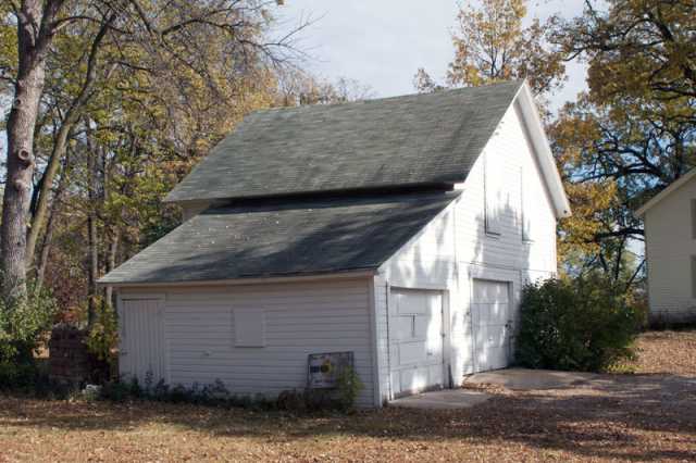 Color image of the carriage house on the Harrington-Merrill House historic property, 2011.