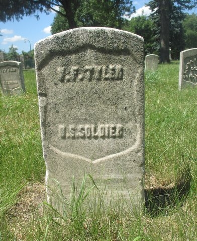 Color image of the headstone of Civil War soldier V. F. Tyler at Pioneers and Soldiers Memorial Cemetery in Minneapolis, 2016. Photographed by Paul Nelson.