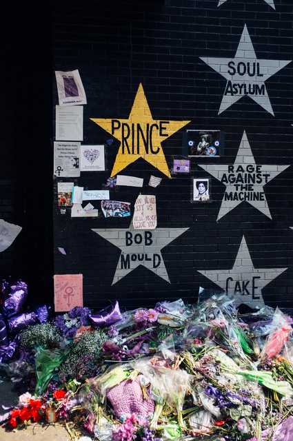 Prince's star painted gold at First Avenue