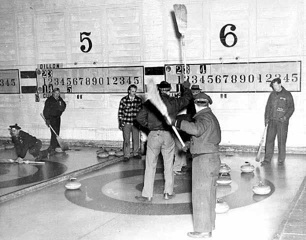 Members of the St. Paul Curling Club