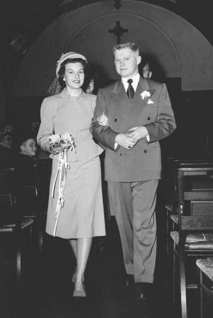 Black and white photograph of Carol and Cotton Thompson on their wedding day, March 27, 1948.