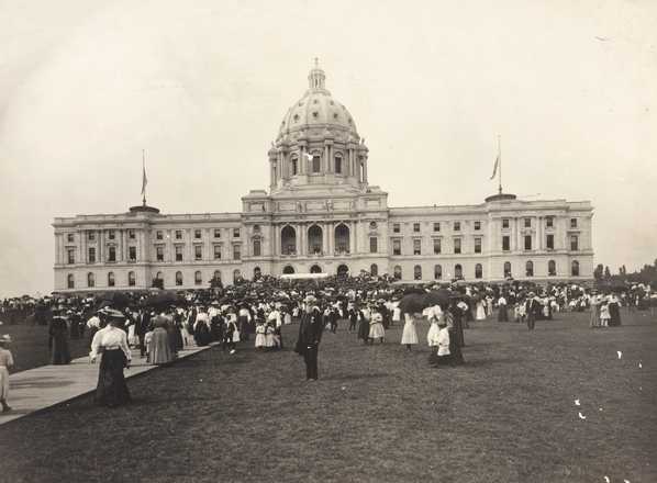 Black and white photograph of the Minnesota Capitol before the installation of the Quadriga, possibly during the dedication ceremony, 1905.