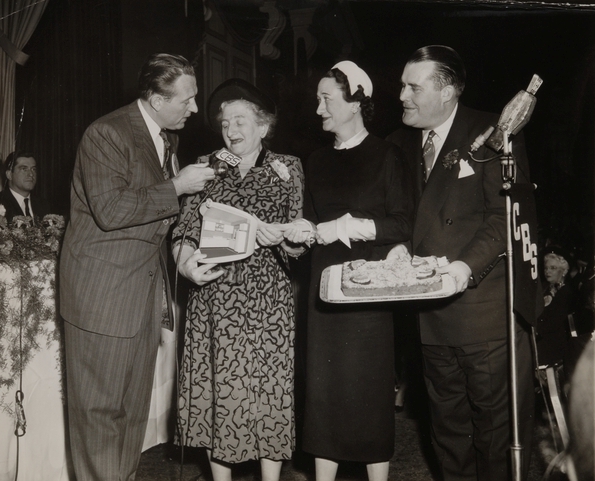 Black and white photograph from the Grand National Bake-Off at the Waldorf Astoria, New York, 1950. Left to right: Art Linkletter, contestant, Duchess of Windsor (the former Wallis Simpson), Philip Pillsbury.