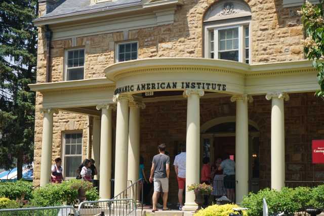 Visitors entering the Germanic-American Institute.