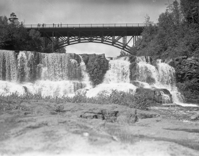 Gooseberry Falls and bridge