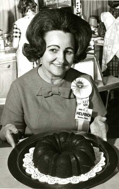 Black and white photograph of Ella Helfrich and her prize-winning Tunnel of Fudge Bundt cake, 1966. Used with the permission of General Mills, Inc.
