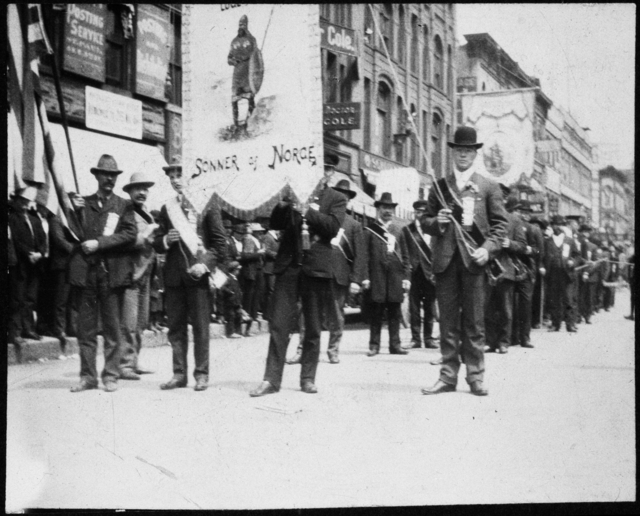 Sons of Norway parade delegation