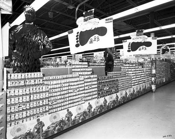 Green Giant display of canned goods in a grocery store