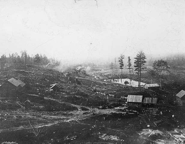 Black and white photograph of the Merritts' first mining operation on the Mesabi, c.1892.