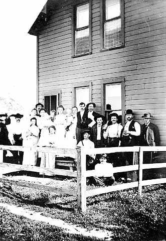 Black and white photograph of boarding house residents near Troy Mine, 1905.