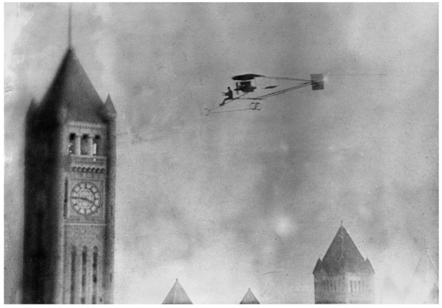 First airplane flight over Minneapolis