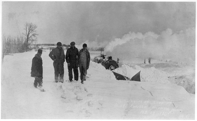 Train blocked by snow near Windom