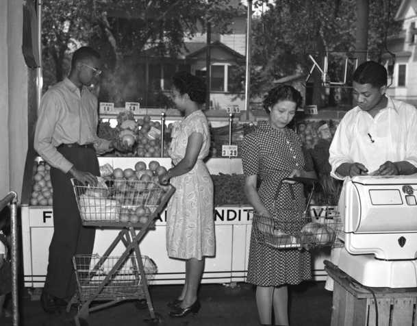Black and white photograph of shoppers inside St. Paul's Credjafawn Co-op at 678 Rondo Avenue c.1950.