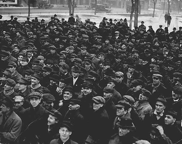 Black and white photograph of a crowd of striking workers assembled during the Street Railway Company strike in St. Paul, 1917.