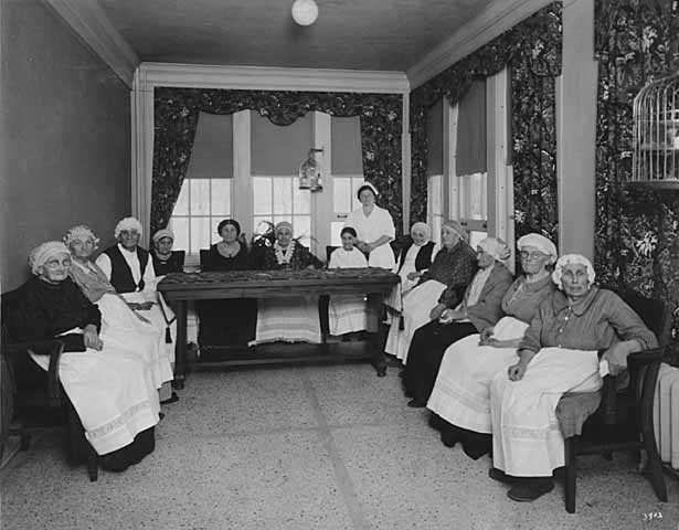 Black and white photograph of women in the Jewish Home for the Aged, St. Paul, 1925.2