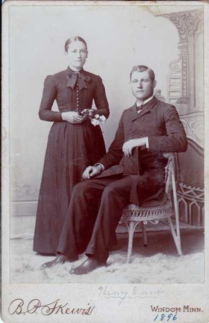 Black and white photograph of Heinrich Enns and Maria Ewert Enns, 1896.