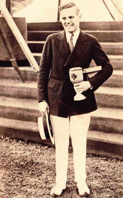Walter Hoover with Diamond Sculls trophy