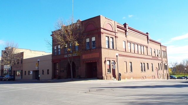 Color image of City hall, October 2016.