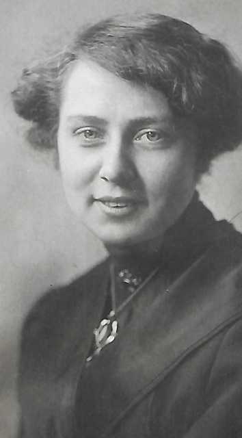 Black and white photograph of Louise Hiller, ca. 1915.