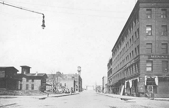 A street scene at the intersection of Second Street North and Second Avenue North, Minneapolis, around the time that Ida Dorsey operated a brothel on Second Avenue. Photographer unknown, ca. 1912.