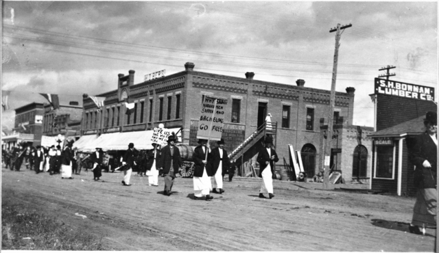 March for woman suffrage, Madison, Minnesota, ca. 1916.