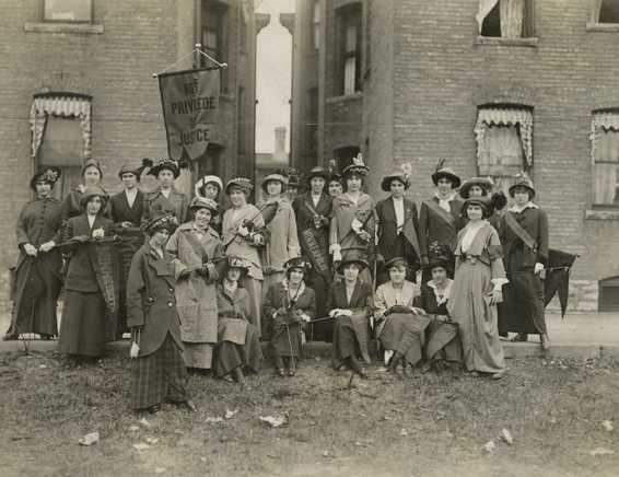 Black and white photograph of the University of Minnesota's women's suffrage club, 1913.