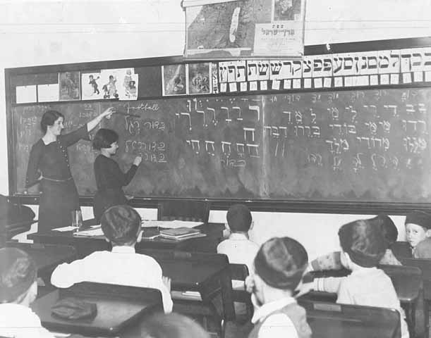 Black and white photograph of a Hebrew class held at St. Paul's Jewish Educational Center in 1931.