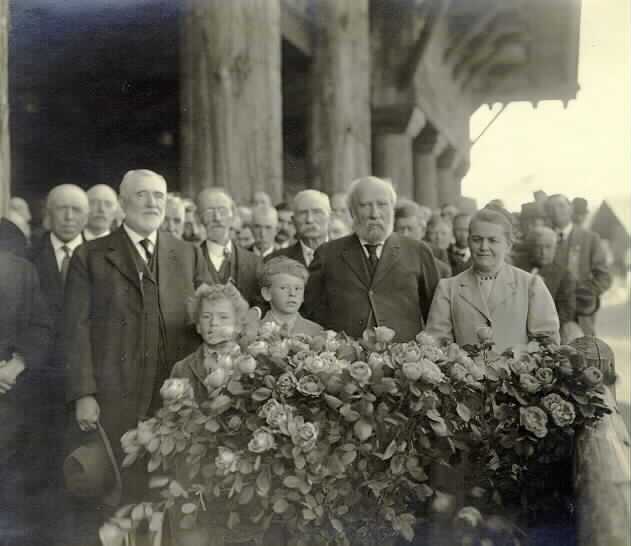 James J. Hill with members of the Great Northern Railway Veterans’ Association