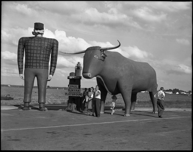 Paul Bunyan and Babe the Blue Ox statues in summer