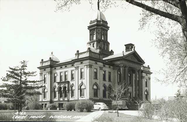 Side View of Cottonwood County Courthouse 