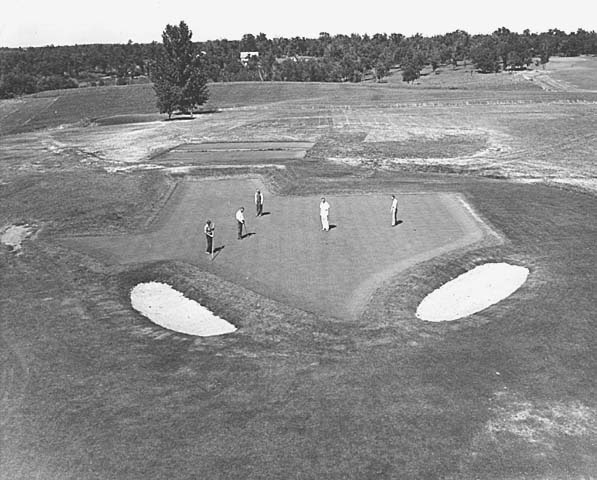 Seventeenth hole at Alexandria Golf Club