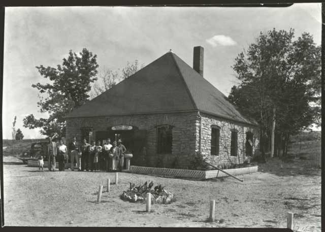 Photograph of entrance lodge at Niagara Cave, 1940