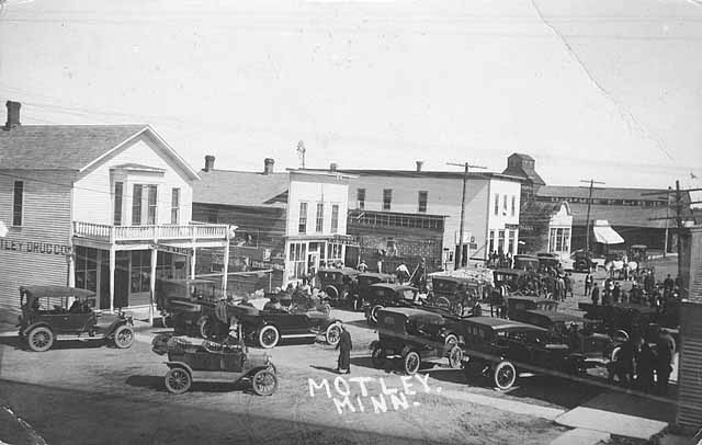 Black and white photograph of the Main Street, in Motley, c.1915.