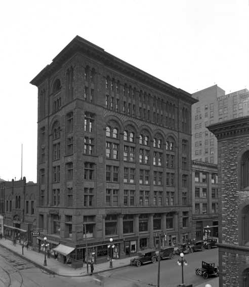 Black and white photograph of the Pittsburgh Building, Fifth and Wabasha, St. Paul, ca. 1926.